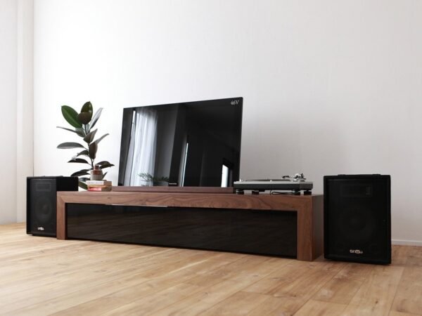 Leal - TV Board - Image 2
